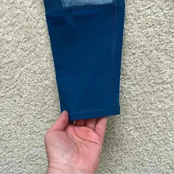 Lululemon Athletica Training Tough Cropped Capri Women’s Size 4 Blue Mesh Panel - Picture 7 of 16